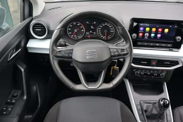 SEAT Arona (2023) thumbnail 5