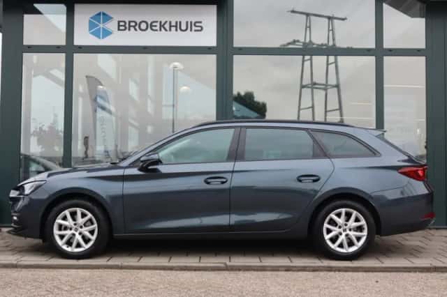 SEAT Leon Sportstourer (2024) thumbnail 2