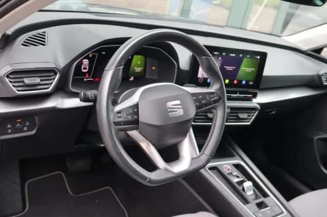 SEAT Leon Sportstourer (2024) thumbnail 5