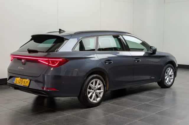 SEAT Leon Sportstourer (2021) thumbnail 3