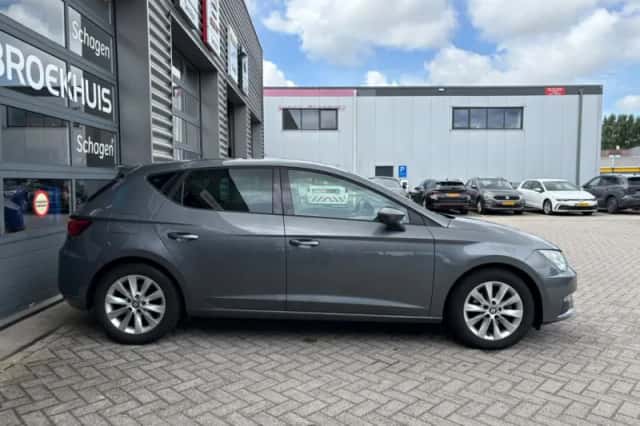 SEAT Leon (2018) thumbnail 5