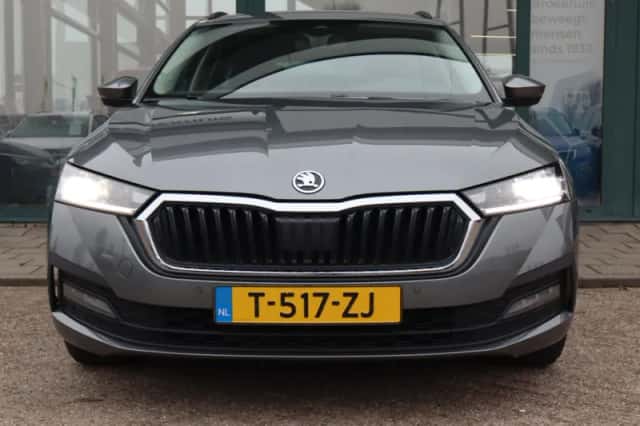 Škoda Octavia (2023) thumbnail 11