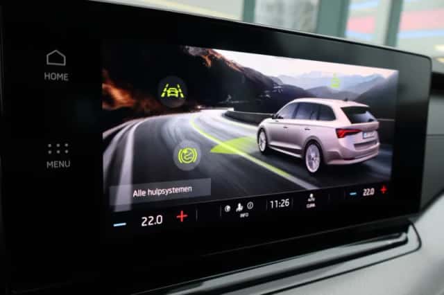 Škoda Octavia (2023) thumbnail 23