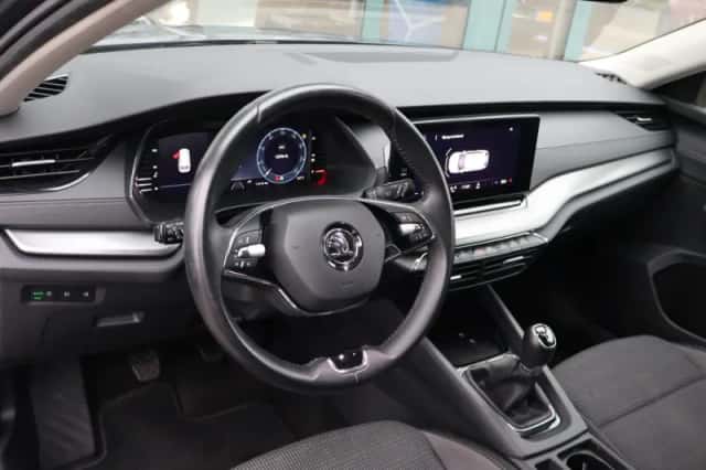 Škoda Octavia (2023) thumbnail 4