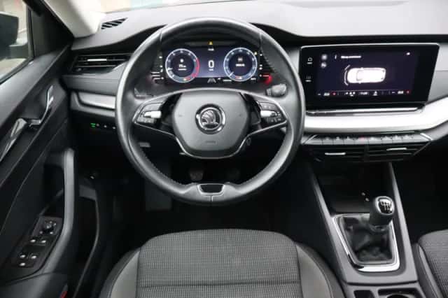 Škoda Octavia (2023) thumbnail 5