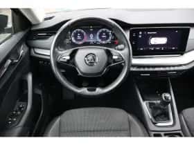 Škoda Octavia (2023) thumbnail 5