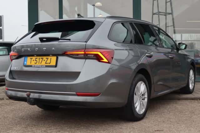 Škoda Octavia (2023) thumbnail 8