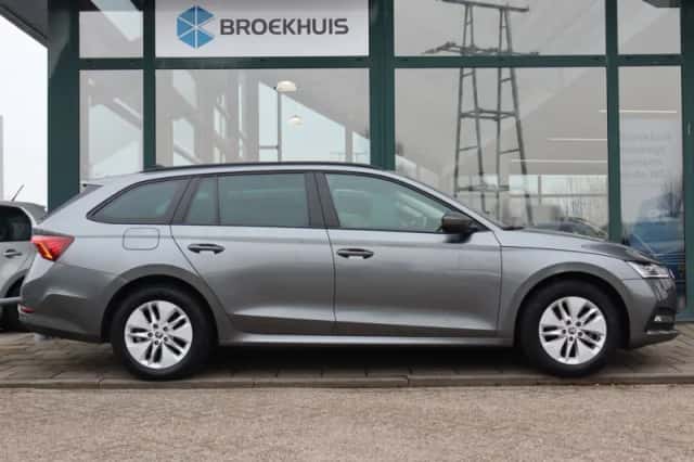 Škoda Octavia (2023) thumbnail 9