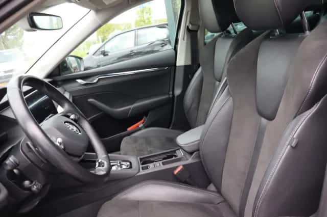 Škoda Octavia (2021) thumbnail 3