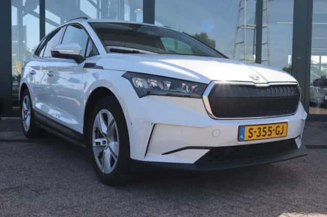 Škoda Enyaq (2023) thumbnail 3