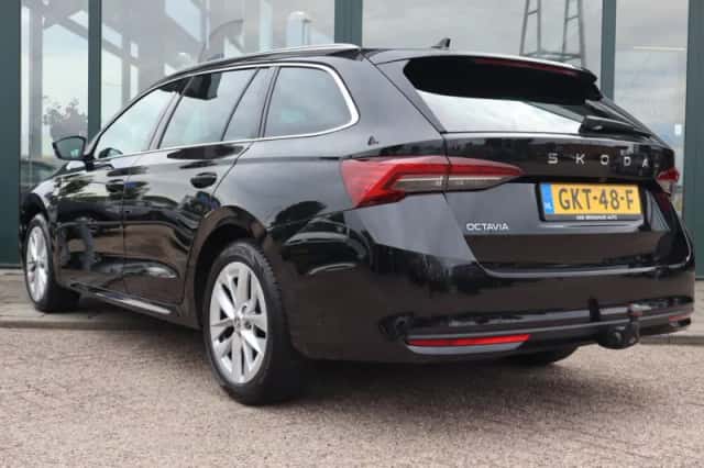 Škoda Octavia (2024) thumbnail 3