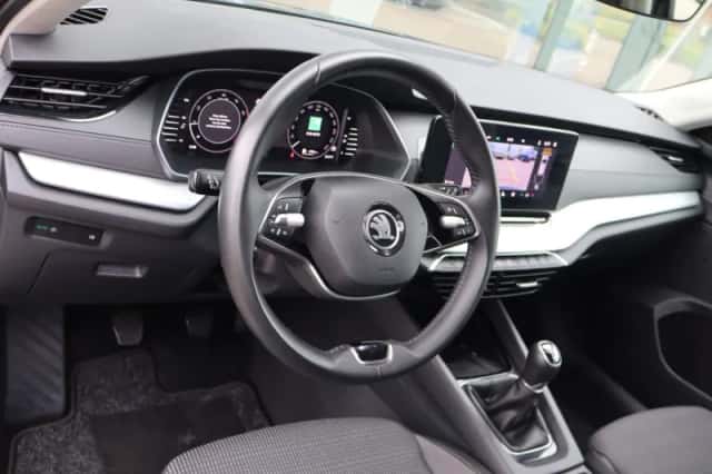 Škoda Octavia (2024) thumbnail 5