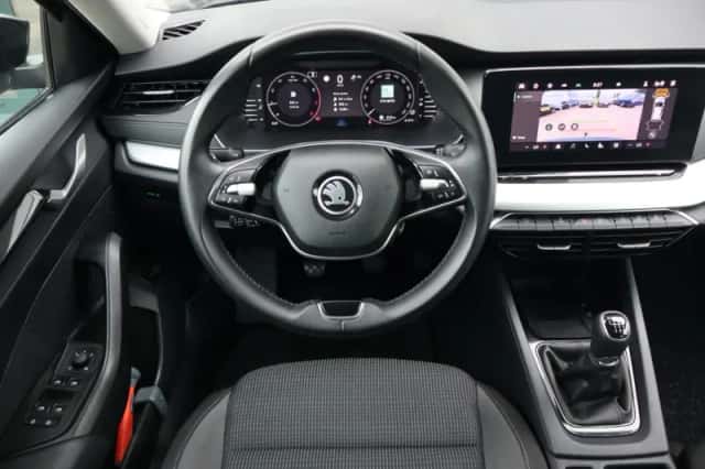 Škoda Octavia (2024) thumbnail 6