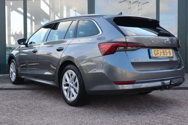 Škoda Octavia (2024) thumbnail 3