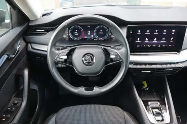 Škoda Octavia (2024) thumbnail 5