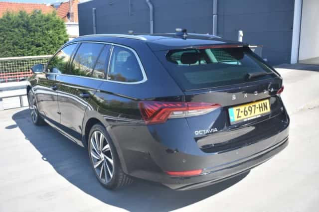 Škoda Octavia (2021) thumbnail 3