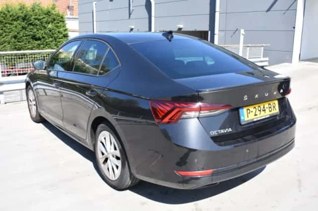 Škoda Octavia (2022) thumbnail 3