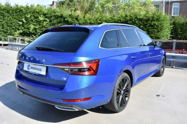 Škoda Superb (2021) thumbnail 4