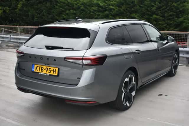 Škoda Superb (2025) thumbnail 4