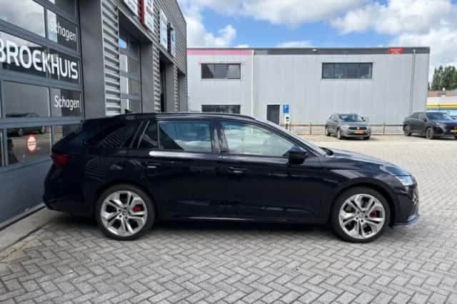 Škoda Octavia (2022) thumbnail 5