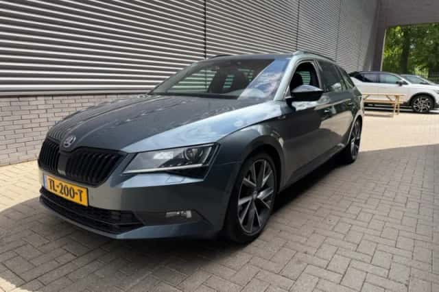 Škoda Superb (2018) thumbnail 1