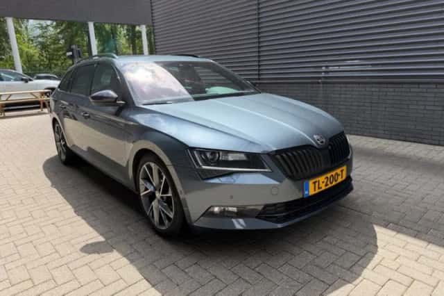 Škoda Superb (2018) thumbnail 2