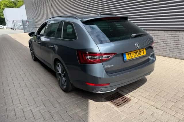 Škoda Superb (2018) thumbnail 3