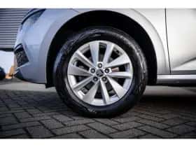 Škoda Kamiq (2023) thumbnail 8
