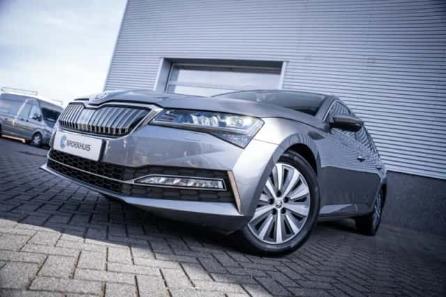 Škoda Superb (2022) thumbnail 2