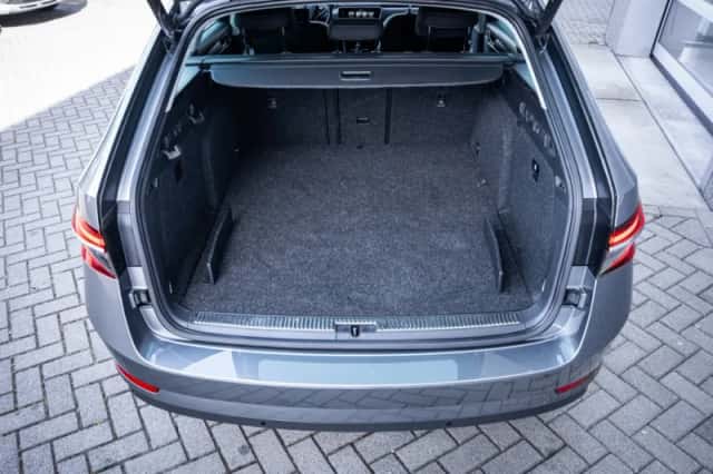 Škoda Superb (2022) thumbnail 12