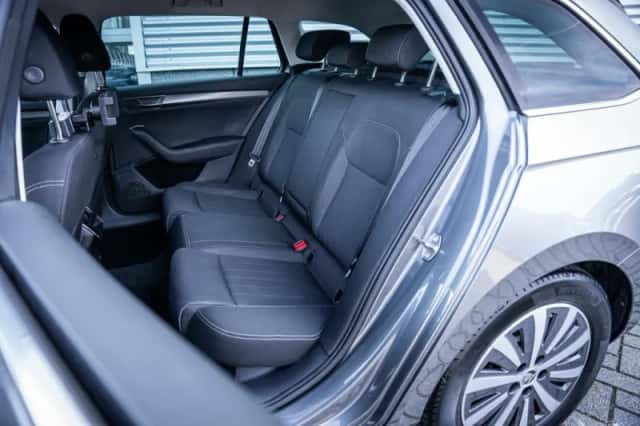 Škoda Superb (2022) thumbnail 18