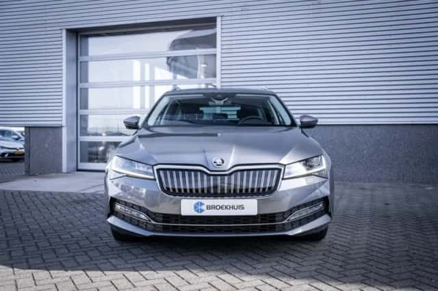 Škoda Superb (2022) thumbnail 4