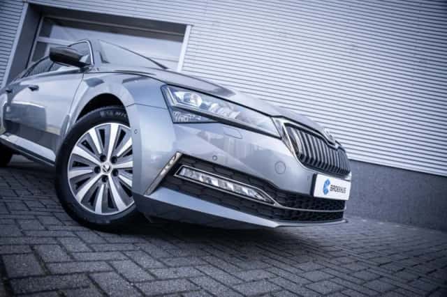 Škoda Superb (2022) thumbnail 6