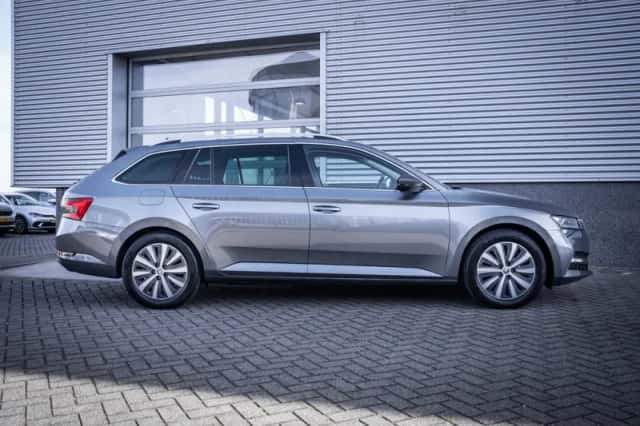 Škoda Superb (2022) thumbnail 7