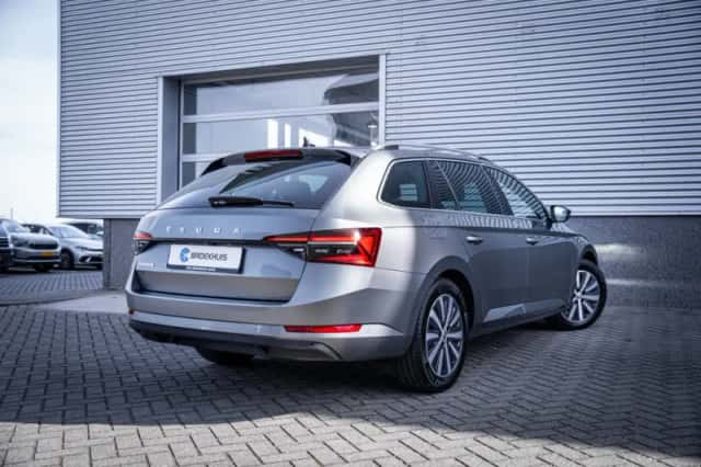 Škoda Superb (2022) thumbnail 8