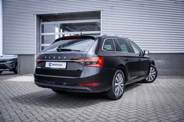 Škoda Superb (2022) thumbnail 13