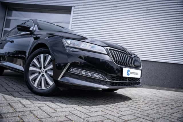 Škoda Superb (2022) thumbnail 3