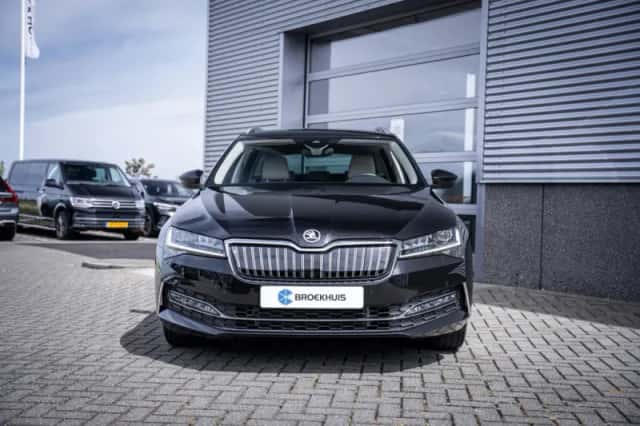 Škoda Superb (2022) thumbnail 4