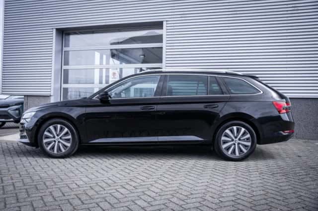 Škoda Superb (2022) thumbnail 7