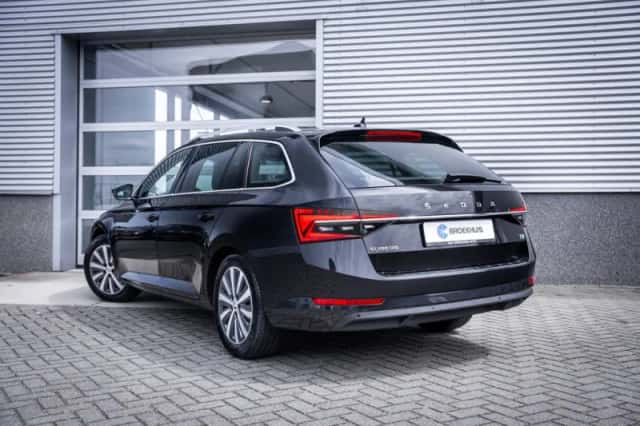 Škoda Superb (2022) thumbnail 9