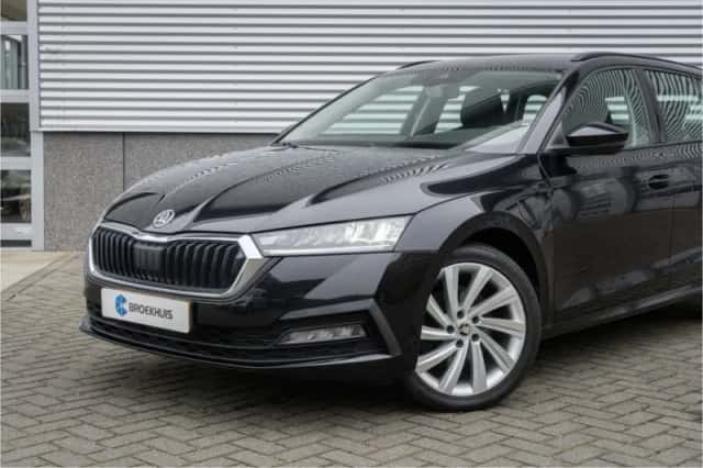 Škoda Octavia (2021) thumbnail 2