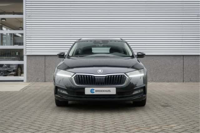Škoda Octavia (2021) thumbnail 3
