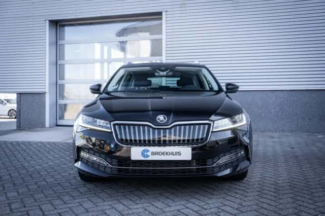 Škoda Superb (2023) thumbnail 3