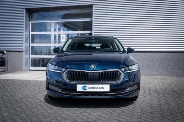 Škoda Octavia (2023) thumbnail 3