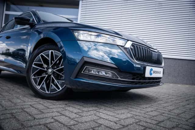 Škoda Octavia (2023) thumbnail 5