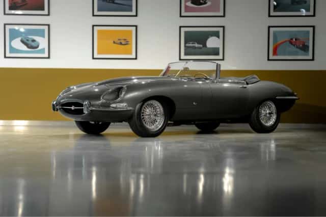 Jaguar E-Type (1961) thumbnail 1