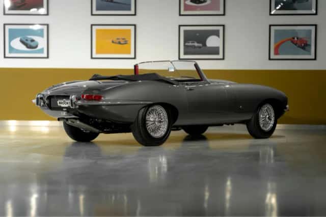 Jaguar E-Type (1961) thumbnail 2