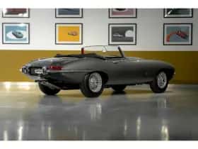 Jaguar E-Type (1961) thumbnail 2