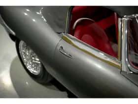 Jaguar E-Type (1961) thumbnail 11