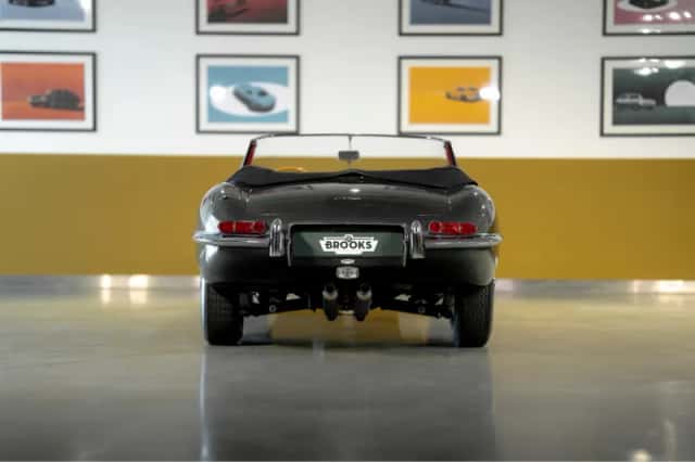 Jaguar E-Type (1961) thumbnail 3